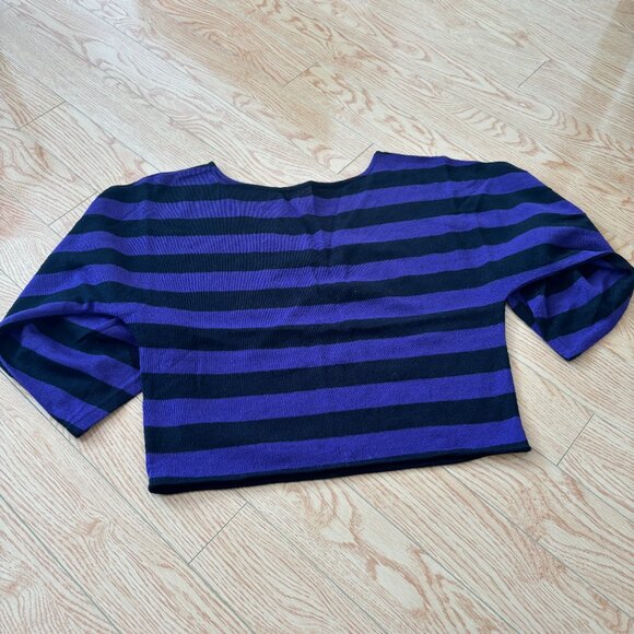 Black Purple Cropped Long Sleeve with cinched sleeves v-neck grunge - Picture 2 of 3